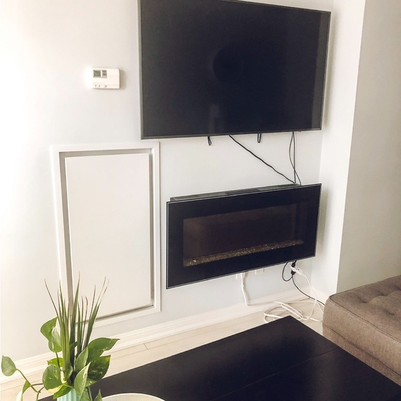 Dimplex plug-in electric fireplace! Heat is optional - Picture 1 of 3